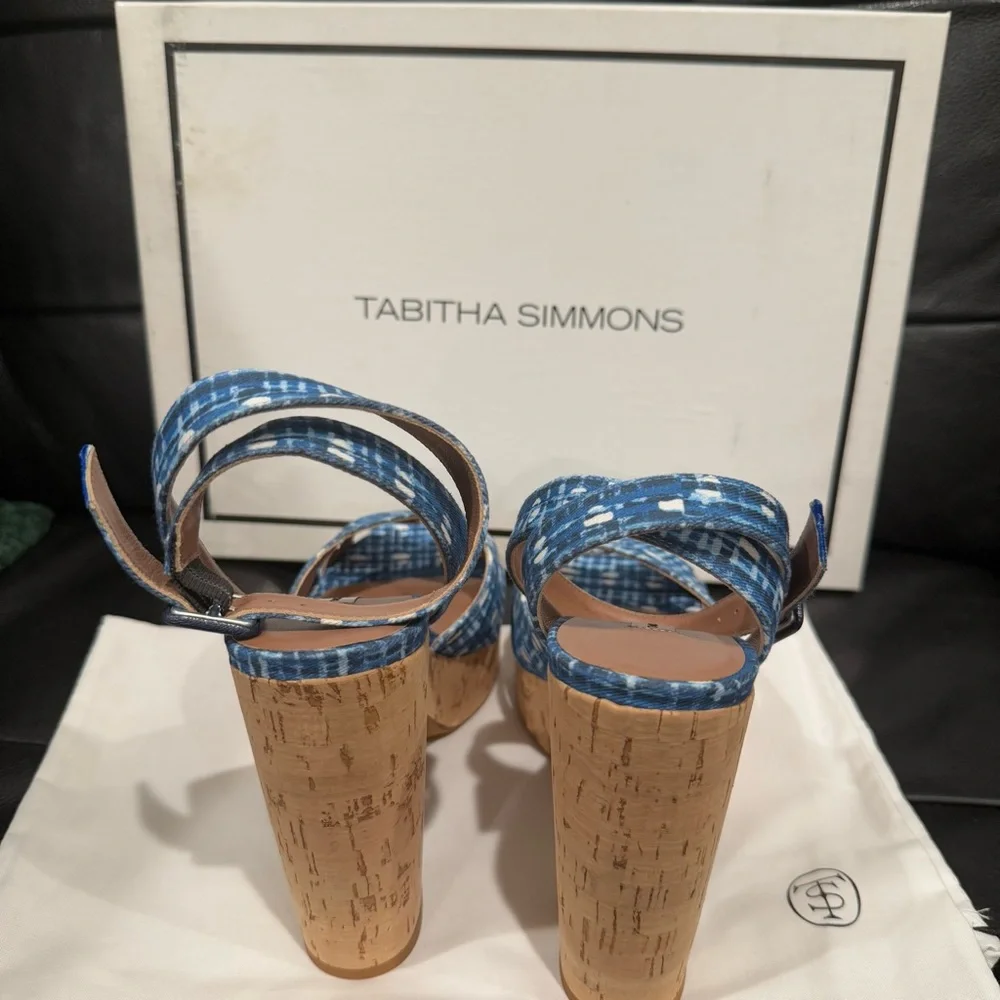 Tabitha Simmons step out